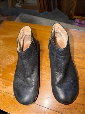 Dansko Black Leather Heeled Ankle Boots